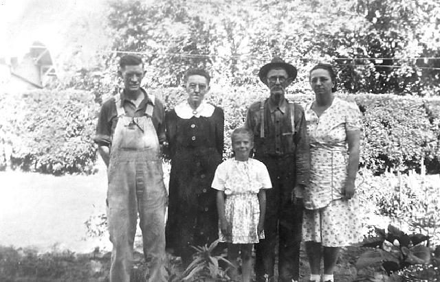 1944-Blevens-Andrew-Elvira-Lydella-Clyde-Lukea.jpg